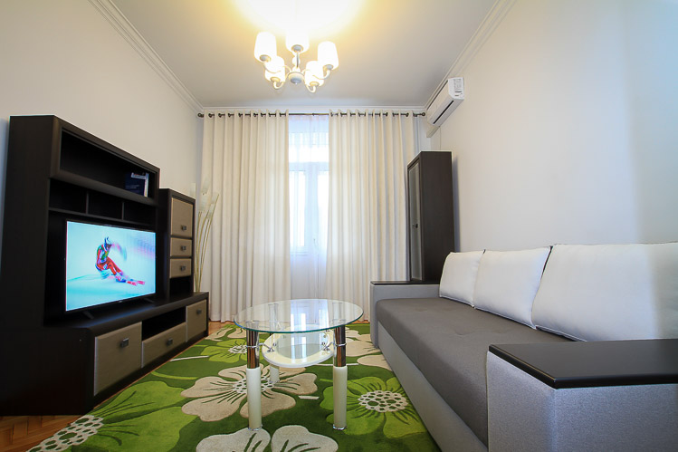 Снять меблированную квартиру в центре Кишинева: 2 комнаты, 1 спальня, 47 m²